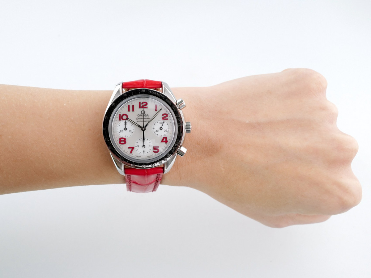 Швейцарские часы Omega Speedmaster Reduced Lady MOP Dial