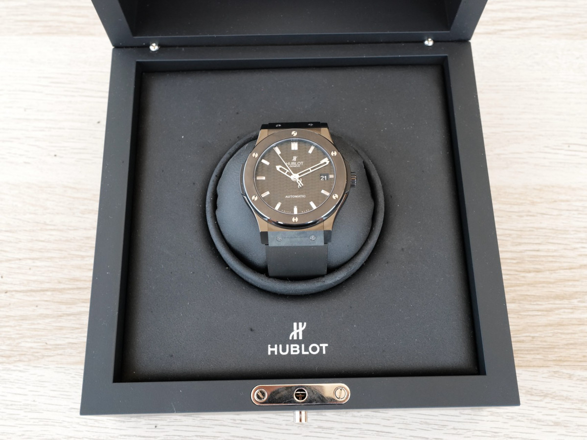 Швейцарские часы Hublot Classic Fusion Black Magic Ceramic