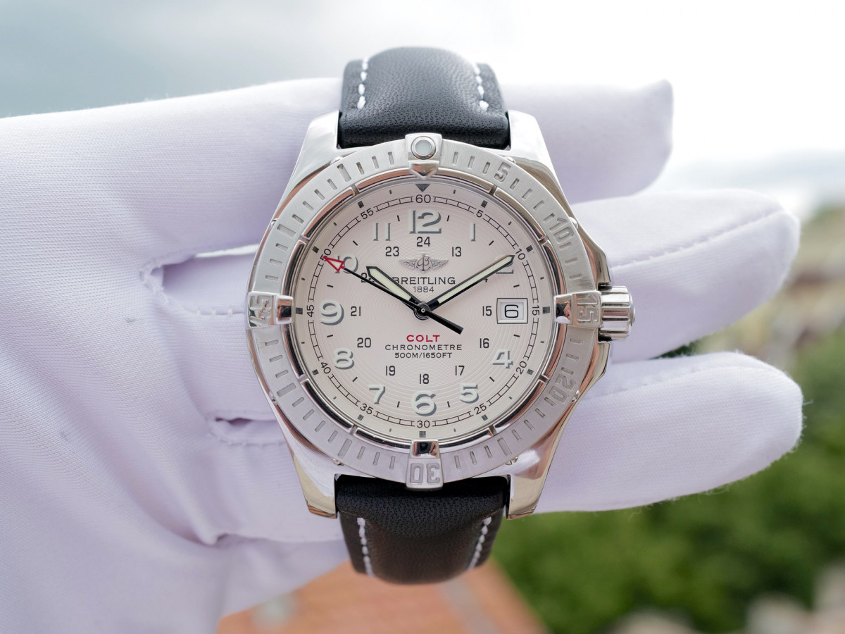 Швейцарський годинник Breitling Colt Quartz