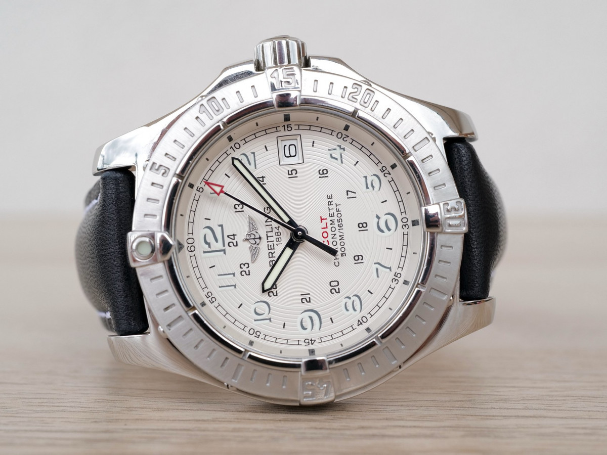 Швейцарський годинник Breitling Colt Quartz