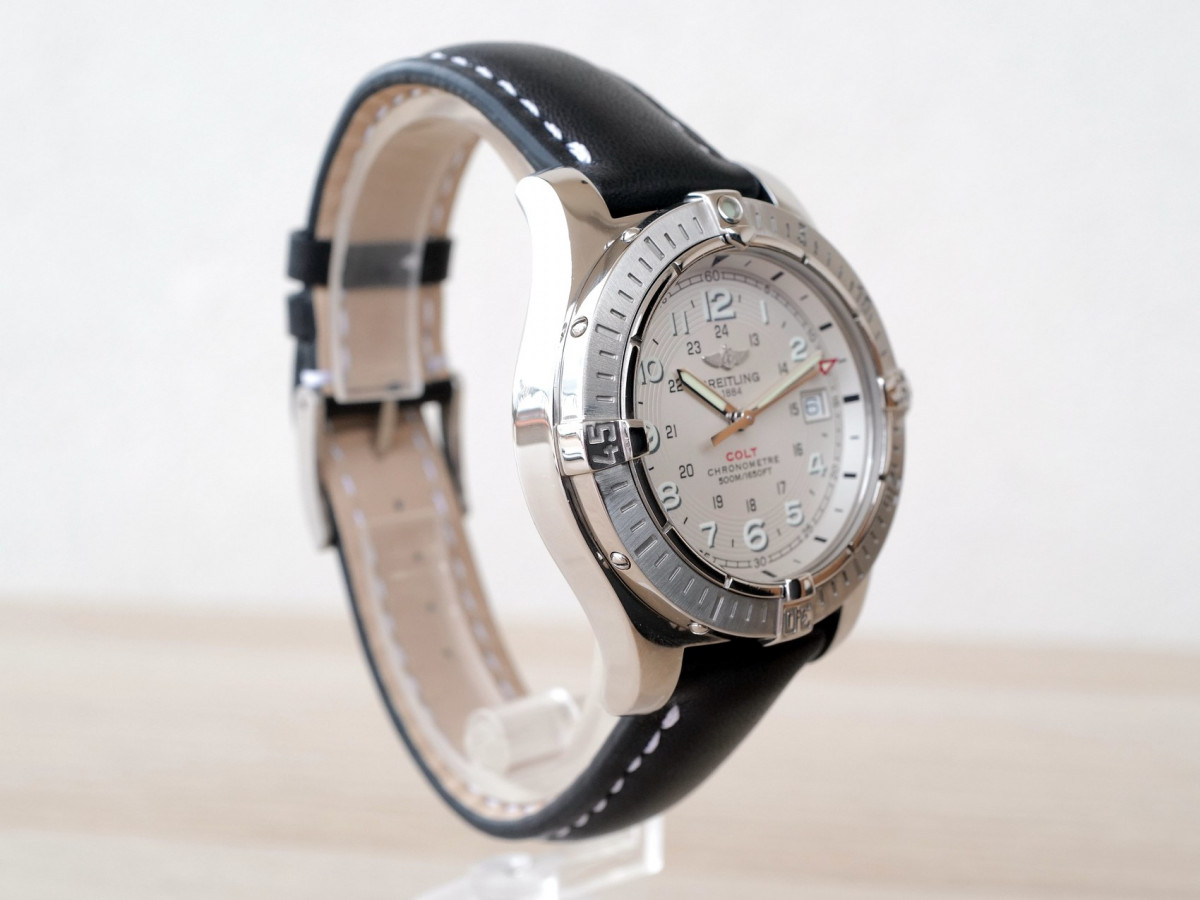 Швейцарський годинник Breitling Colt Quartz