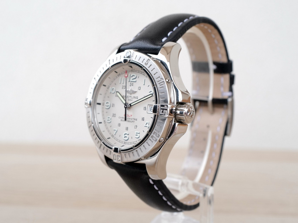 Швейцарський годинник Breitling Colt Quartz