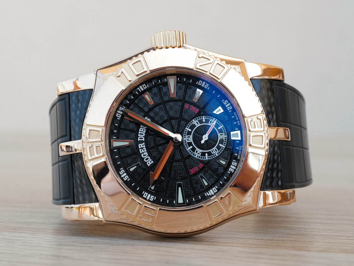 Швейцарський годинник Roger Dubuis Easy Diver 18K Rose Gold Limited Edition 18/28