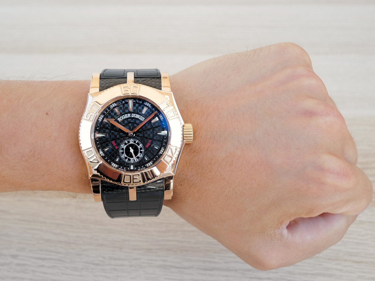 Швейцарський годинник Roger Dubuis Easy Diver 18K Rose Gold Limited Edition 18/28