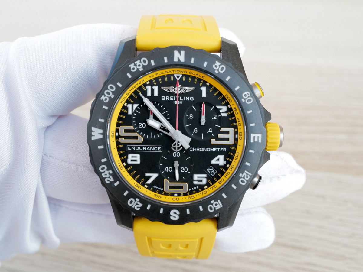 Швейцарський годинник Breitling Endurance Pro Breitlight Yellow 44
