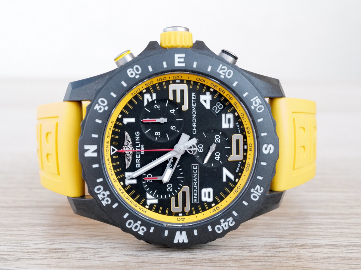 Швейцарський годинник Breitling Endurance Pro Breitlight Yellow 44