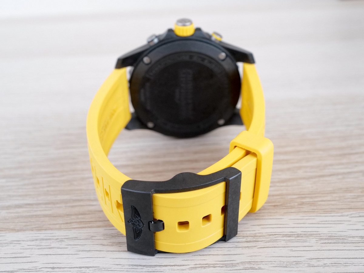 Швейцарський годинник Breitling Endurance Pro Breitlight Yellow 44