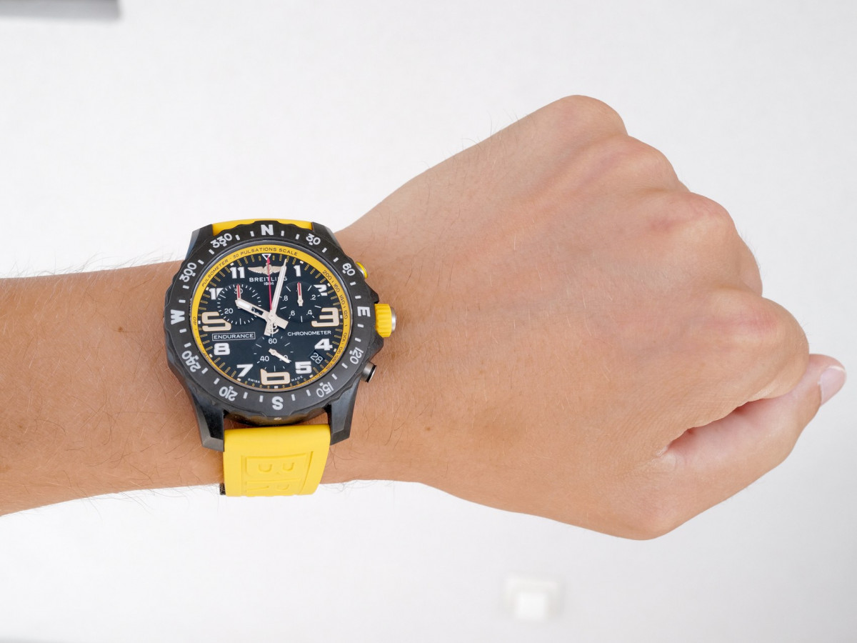Швейцарський годинник Breitling Endurance Pro Breitlight Yellow 44