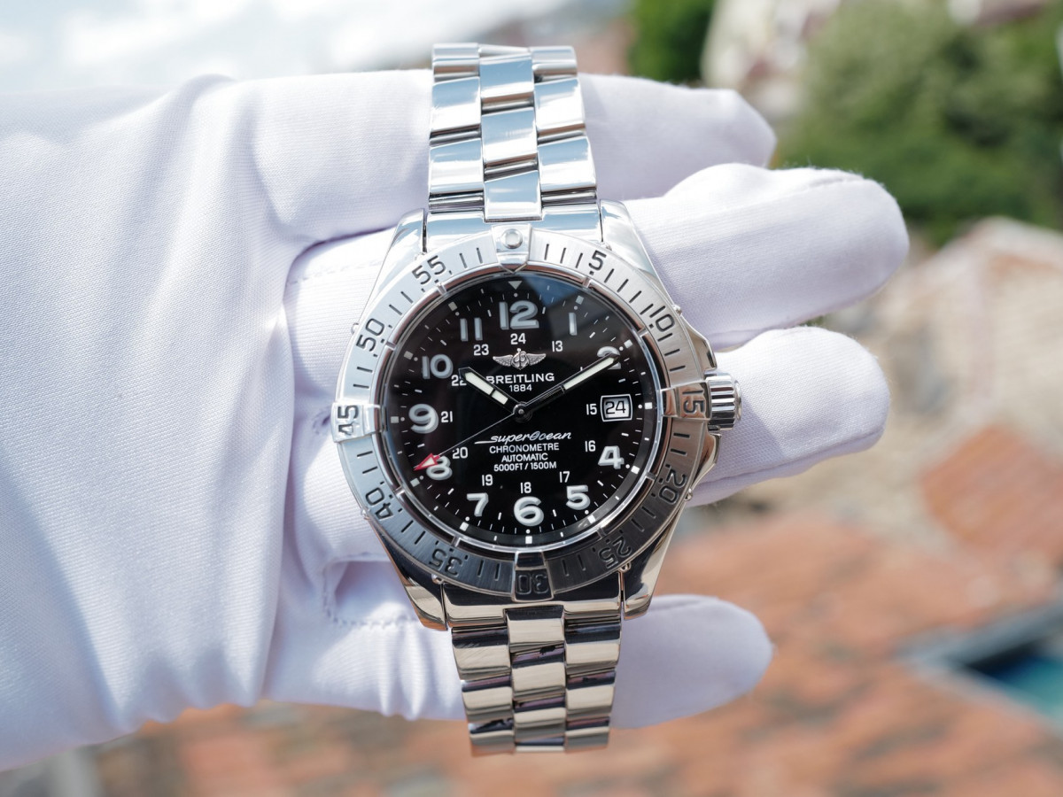 Швейцарський годинник Breitling SuperOcean Automatic Chronometer Black Dial