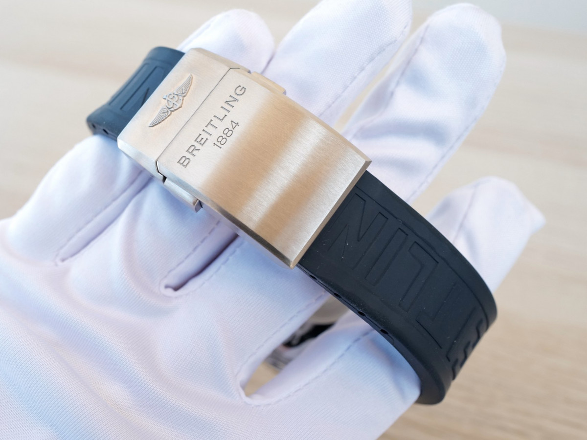 Швейцарський годинник Breitling Superocean Chronograph Steelfish