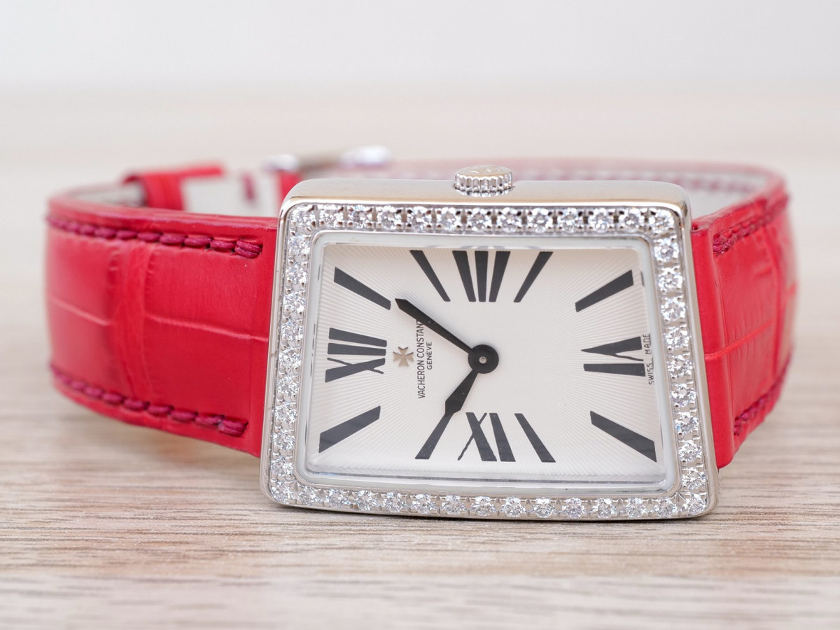 Швейцарские часы Vacheron Constantin 1972 Asymmetric 18K White Gold Diamonds