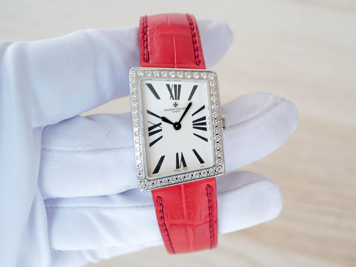 Швейцарские часы Vacheron Constantin 1972 Asymmetric 18K White Gold Diamonds