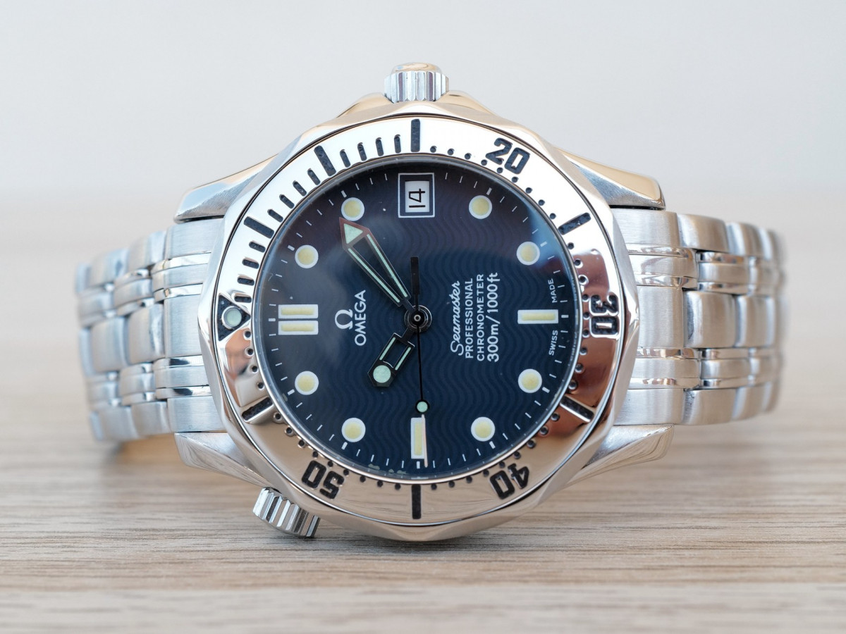 Швейцарський годинник Omega Seamaster Diver 300M Midsize Automatic