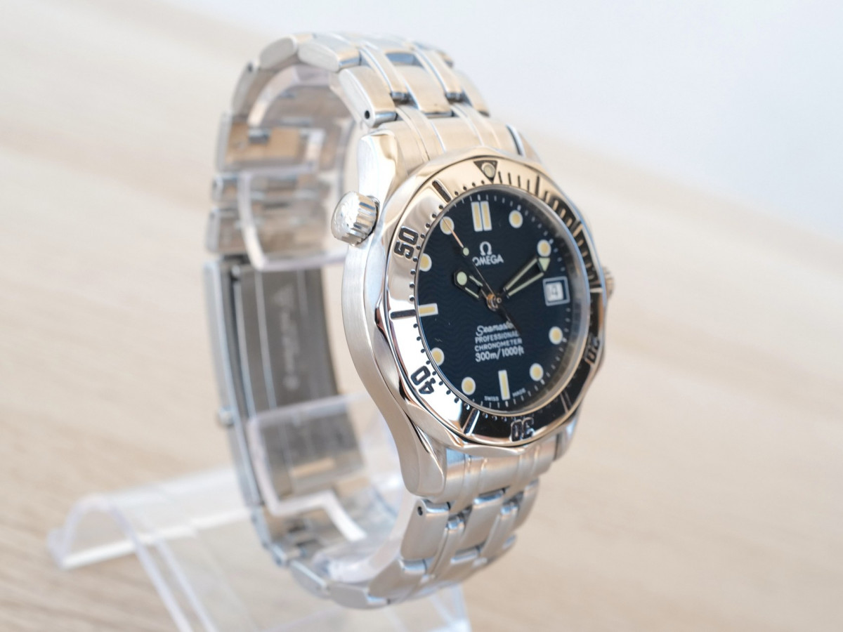Швейцарський годинник Omega Seamaster Diver 300M Midsize Automatic
