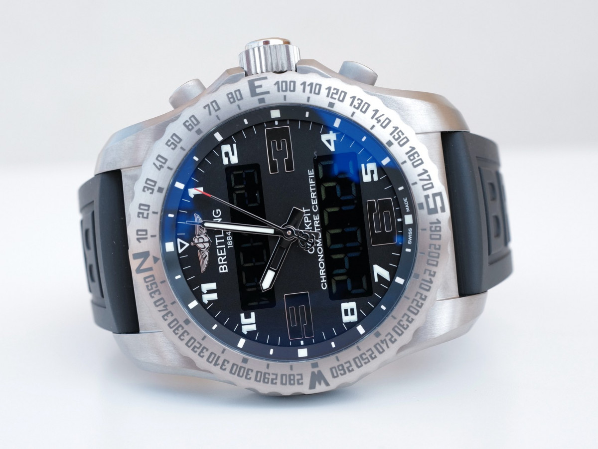 Швейцарские часы Breitling Cockpit B50 Titanium