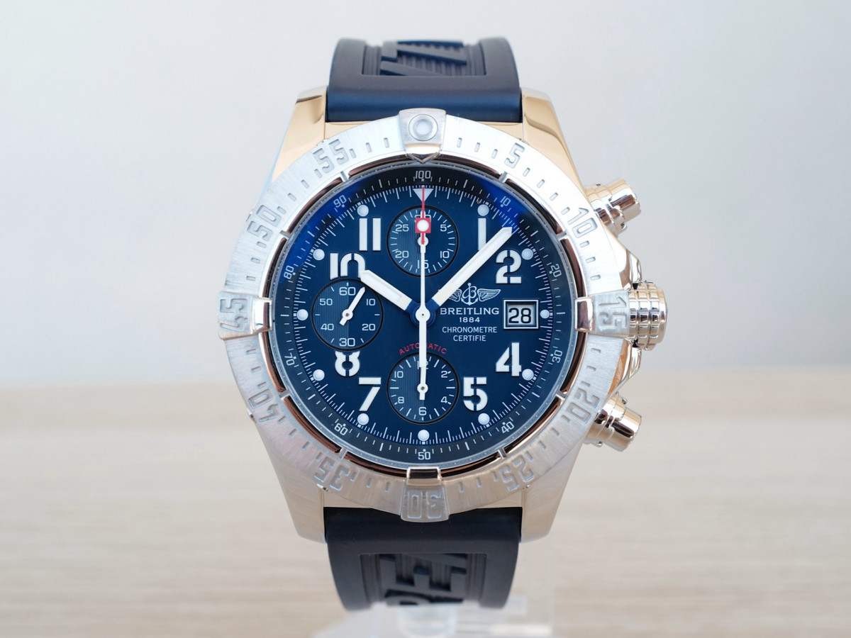Швейцарський годинник Breitling Avenger Skyland Chronograph Blue Dial
