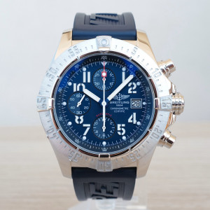 Швейцарський годинник Breitling Avenger Skyland Chronograph Blue Dial