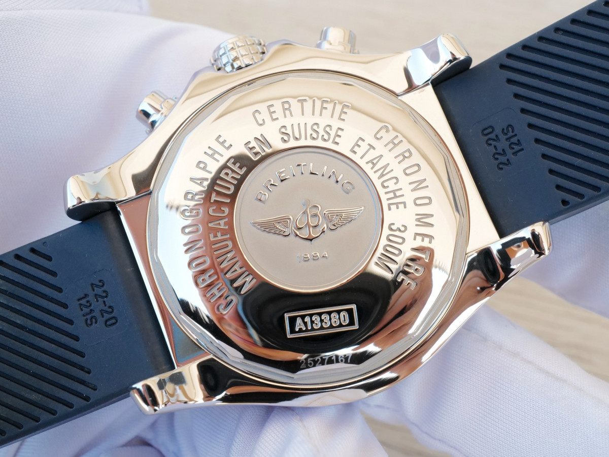 Швейцарський годинник Breitling Avenger Skyland Chronograph Blue Dial