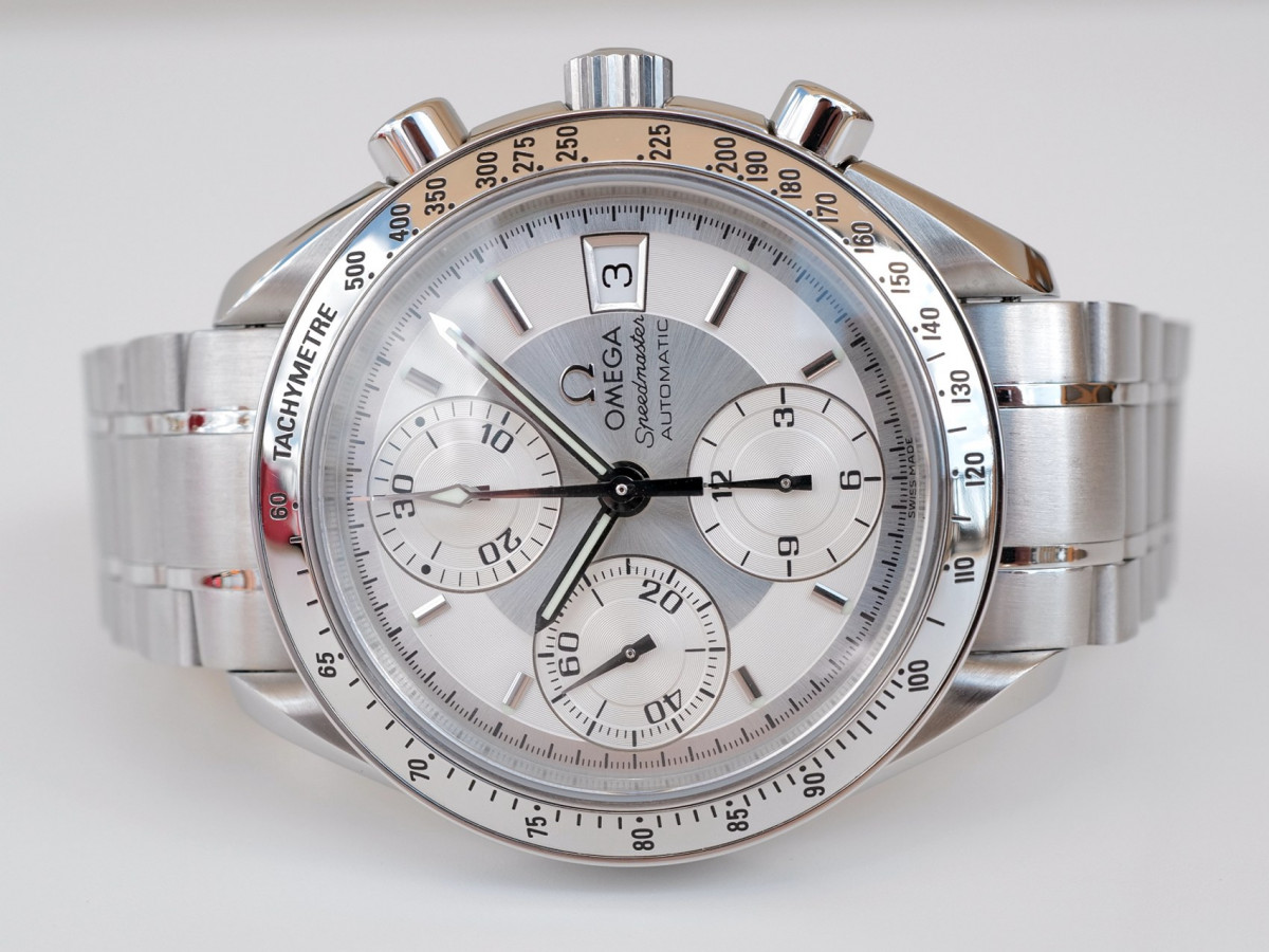 Швейцарские часы Omega Speedmaster Date Silver Dial