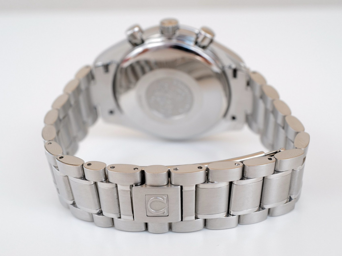 Швейцарские часы Omega Speedmaster Date Silver Dial