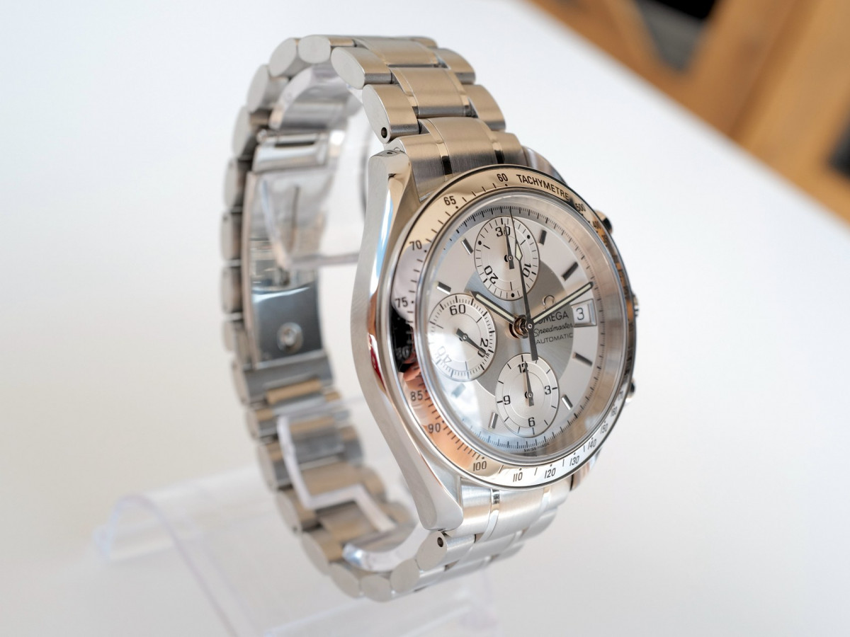 Швейцарские часы Omega Speedmaster Date Silver Dial