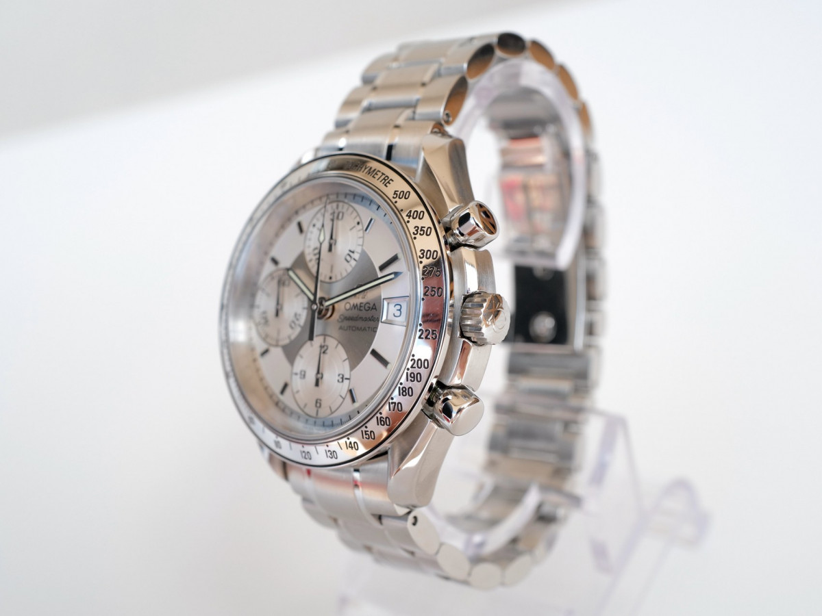 Швейцарские часы Omega Speedmaster Date Silver Dial