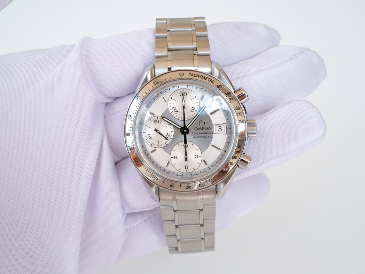 Швейцарские часы Omega Speedmaster Date Silver Dial