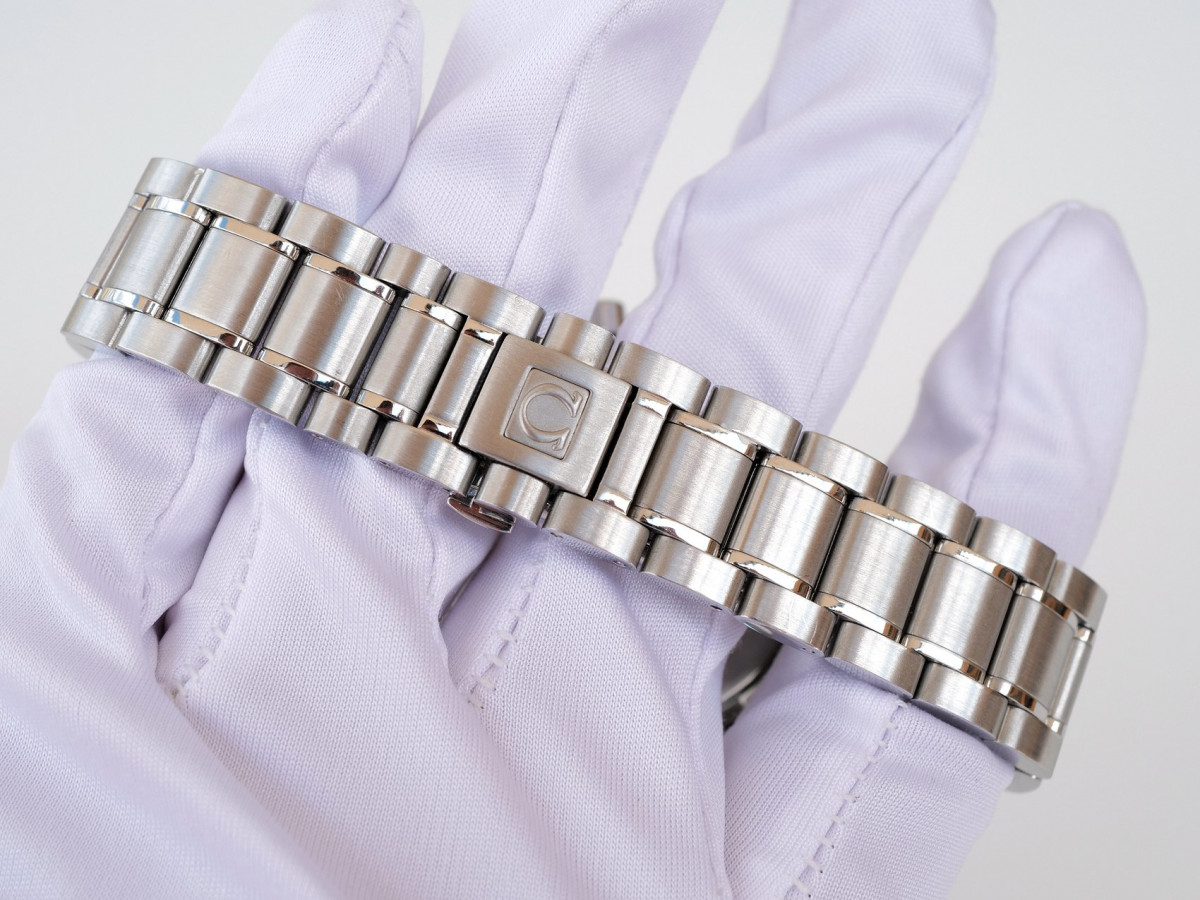 Швейцарские часы Omega Speedmaster Date Silver Dial