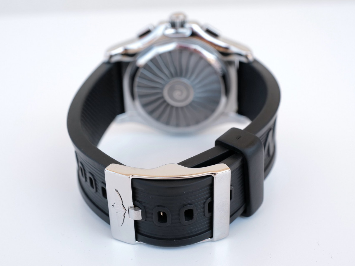 Швейцарський годинник Breitling Airwolf Quartz