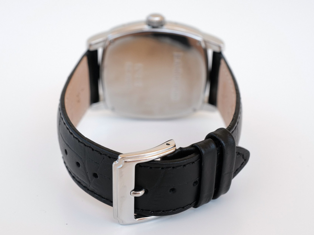 Швейцарские часы Daniel JeanRichard TV Screen Triple Calendar