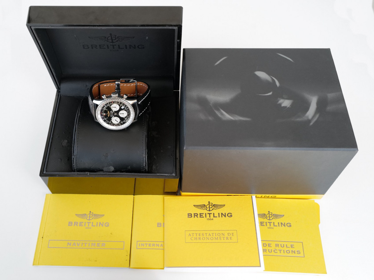 Швейцарський годинник Breitling Navitimer Panda Dial 42