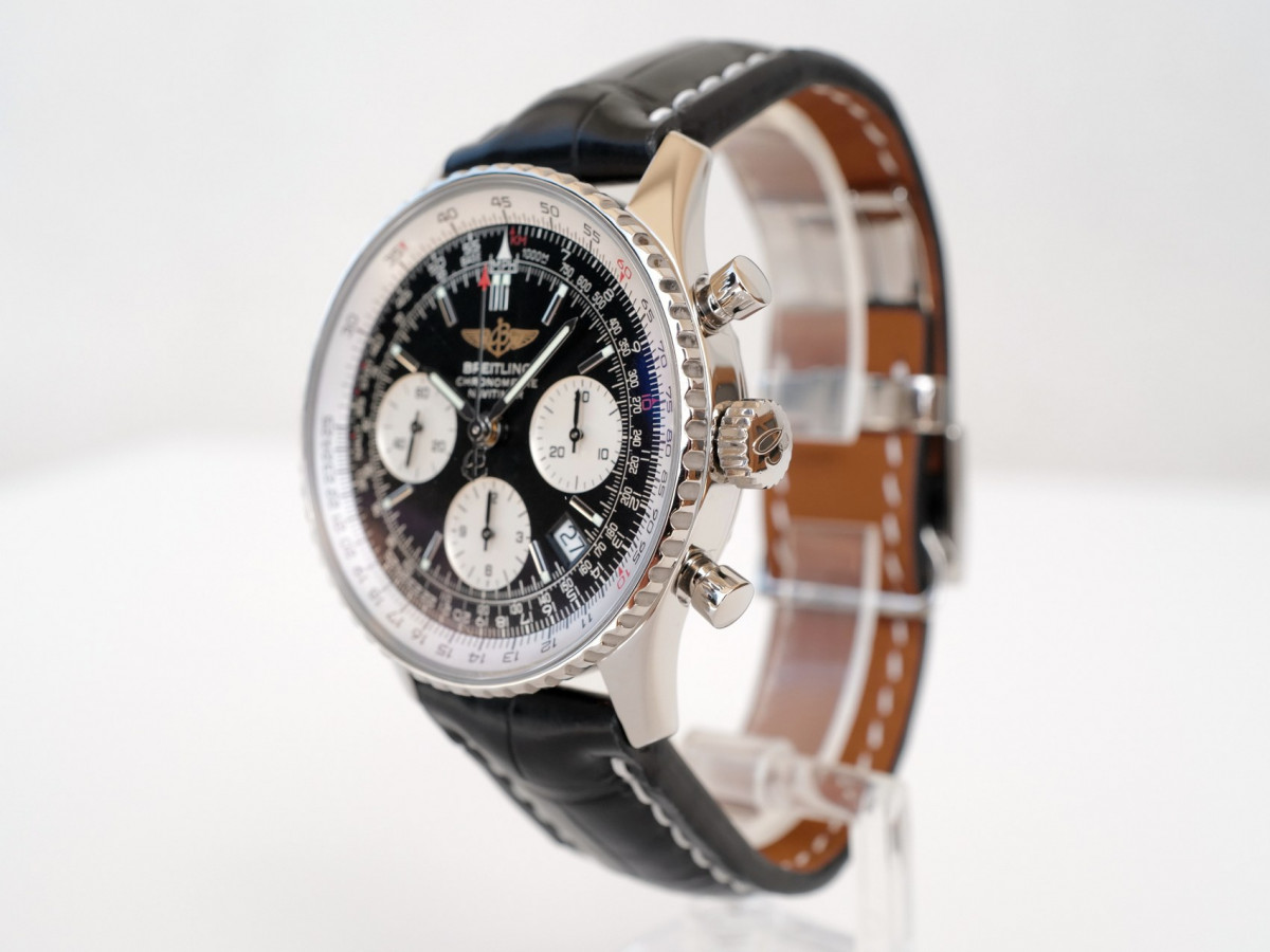 Швейцарський годинник Breitling Navitimer Panda Dial 42