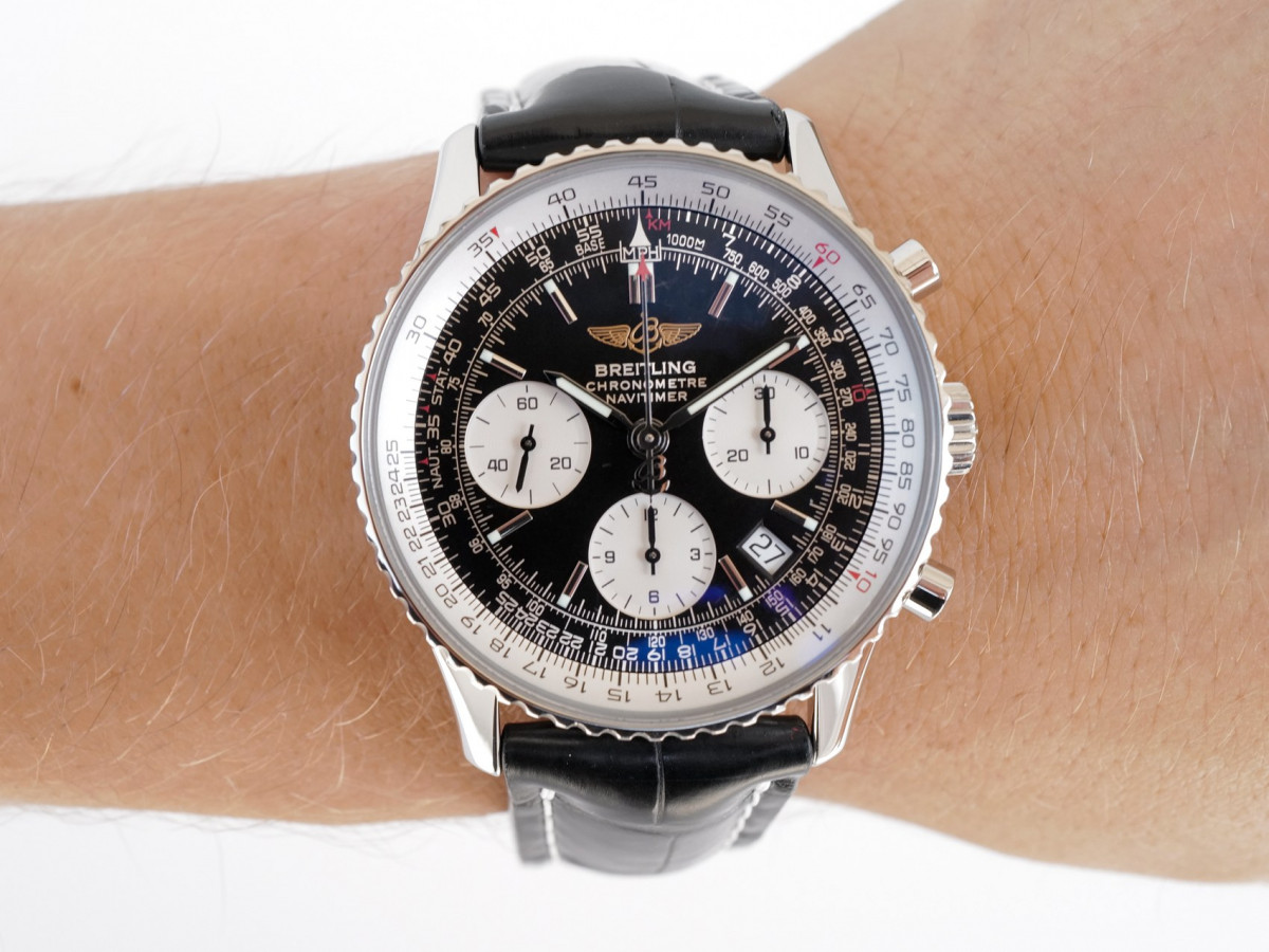 Швейцарський годинник Breitling Navitimer Panda Dial 42