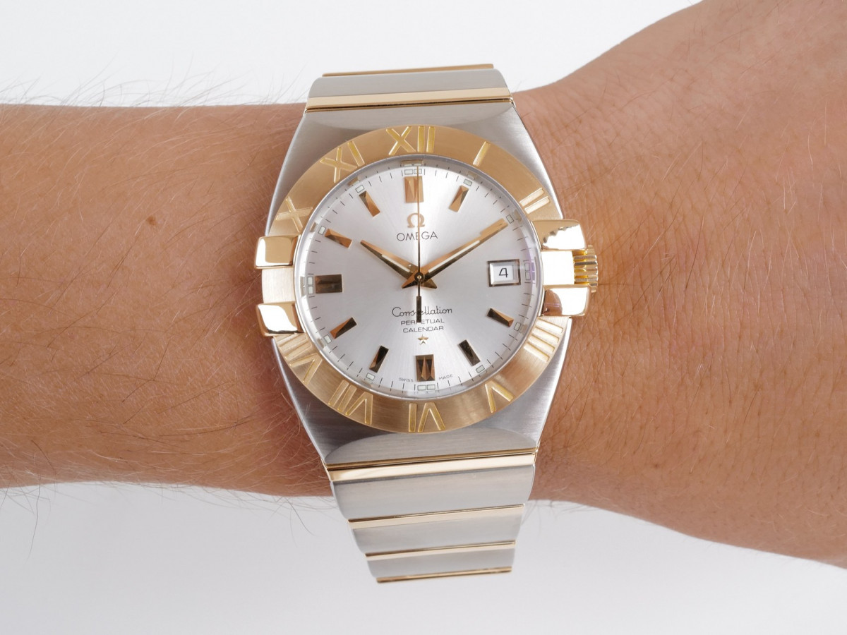 Швейцарские часы Omega Constellation Double Eagle 18K Yellow Gold Steel Quartz