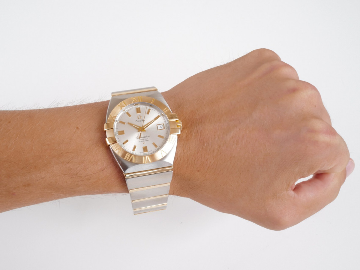 Швейцарские часы Omega Constellation Double Eagle 18K Yellow Gold Steel Quartz