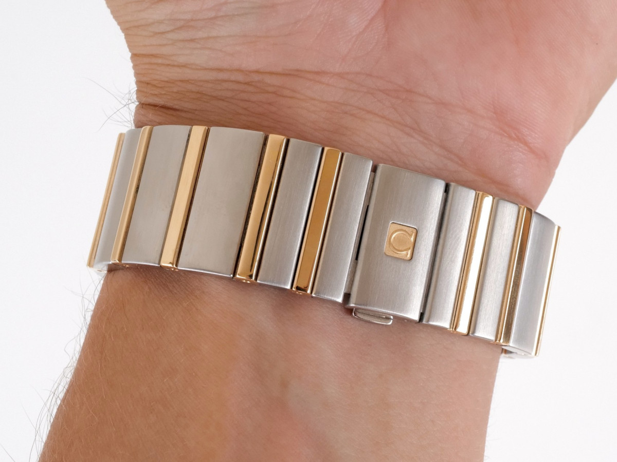 Швейцарские часы Omega Constellation Double Eagle 18K Yellow Gold Steel Quartz