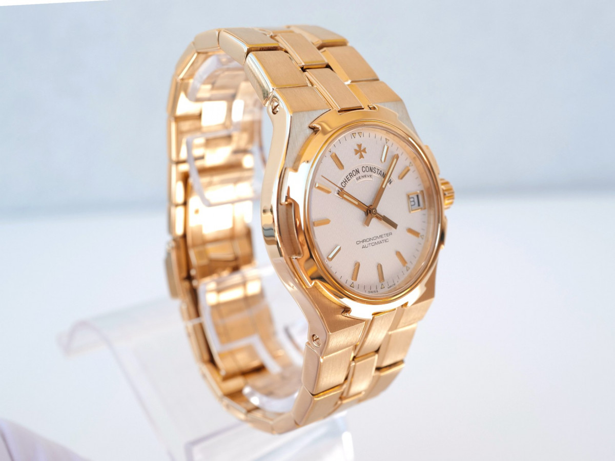 Швейцарський годинник Vacheron Constantin Overseas Automatic 18K Yellow Gold