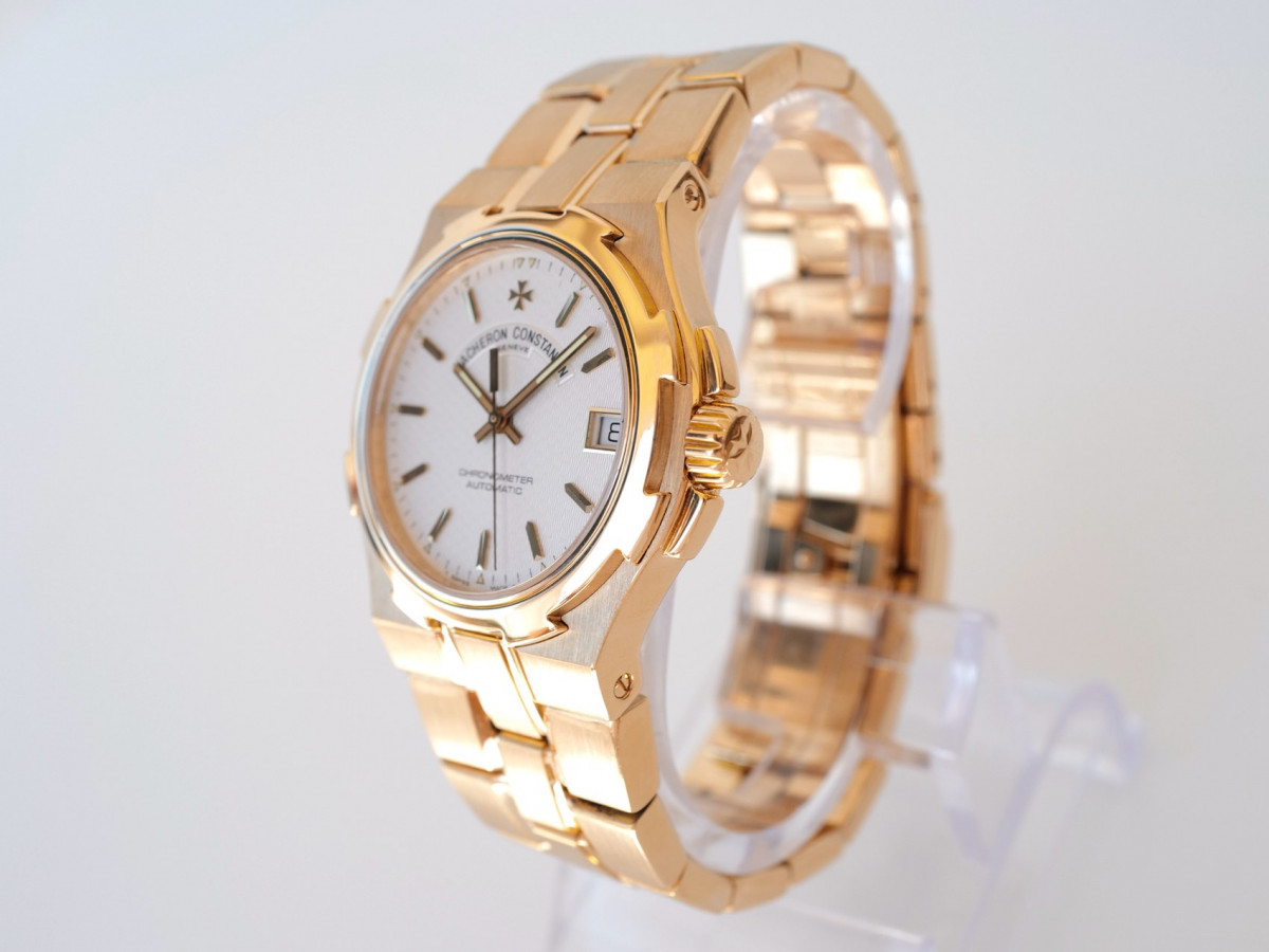 Швейцарський годинник Vacheron Constantin Overseas Automatic 18K Yellow Gold
