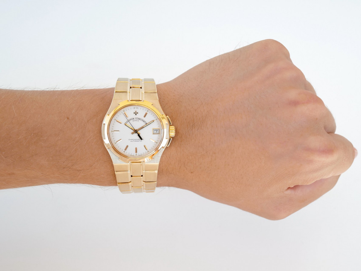 Швейцарський годинник Vacheron Constantin Overseas Automatic 18K Yellow Gold