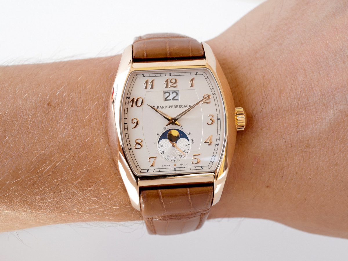 Швейцарський годинник Girard-Perregaux Richeville Large Date Moon-Phases 18K Rose Gold