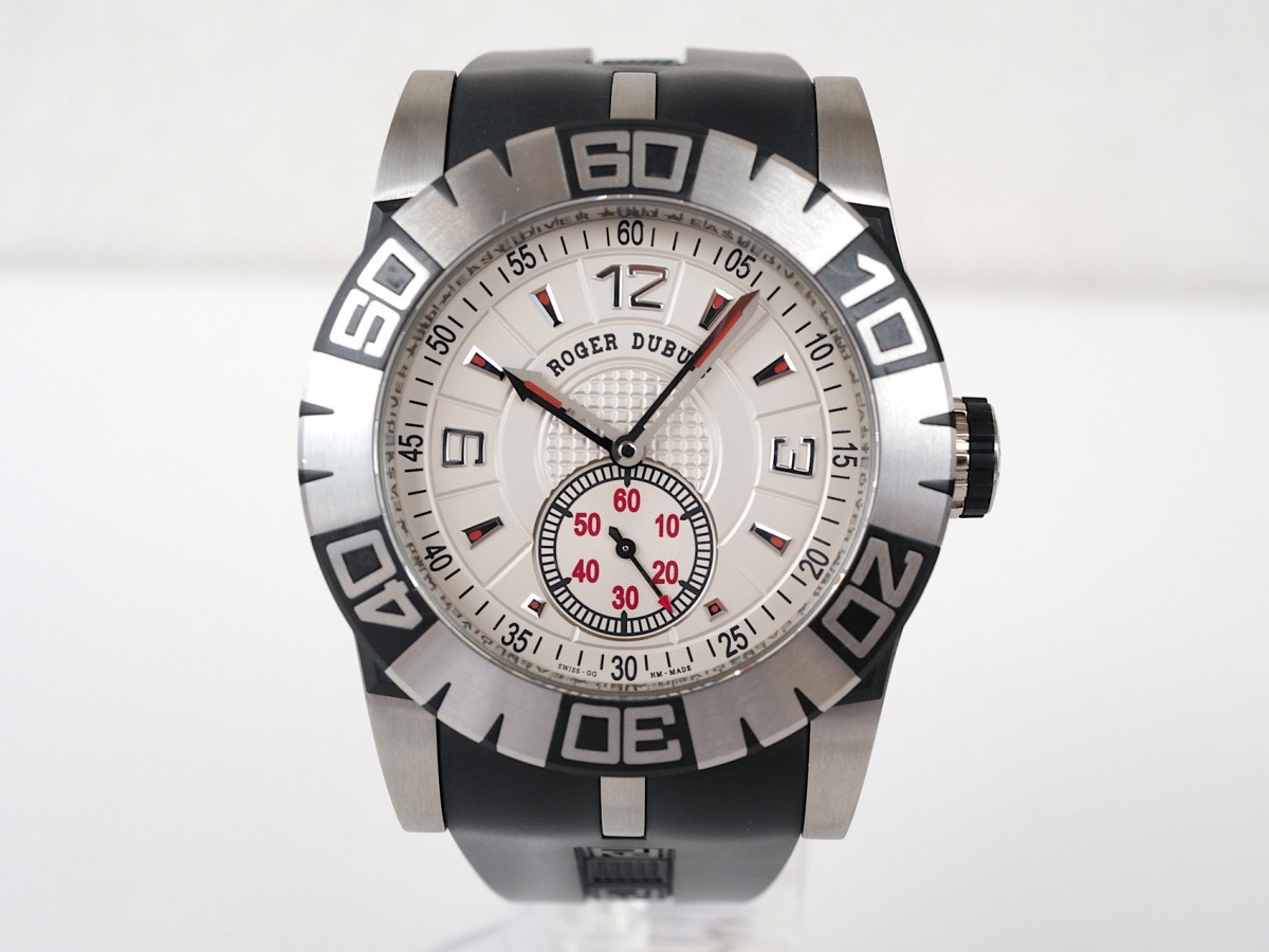 Swiss watch Roger Dubuis Easy Diver Limited Edition
