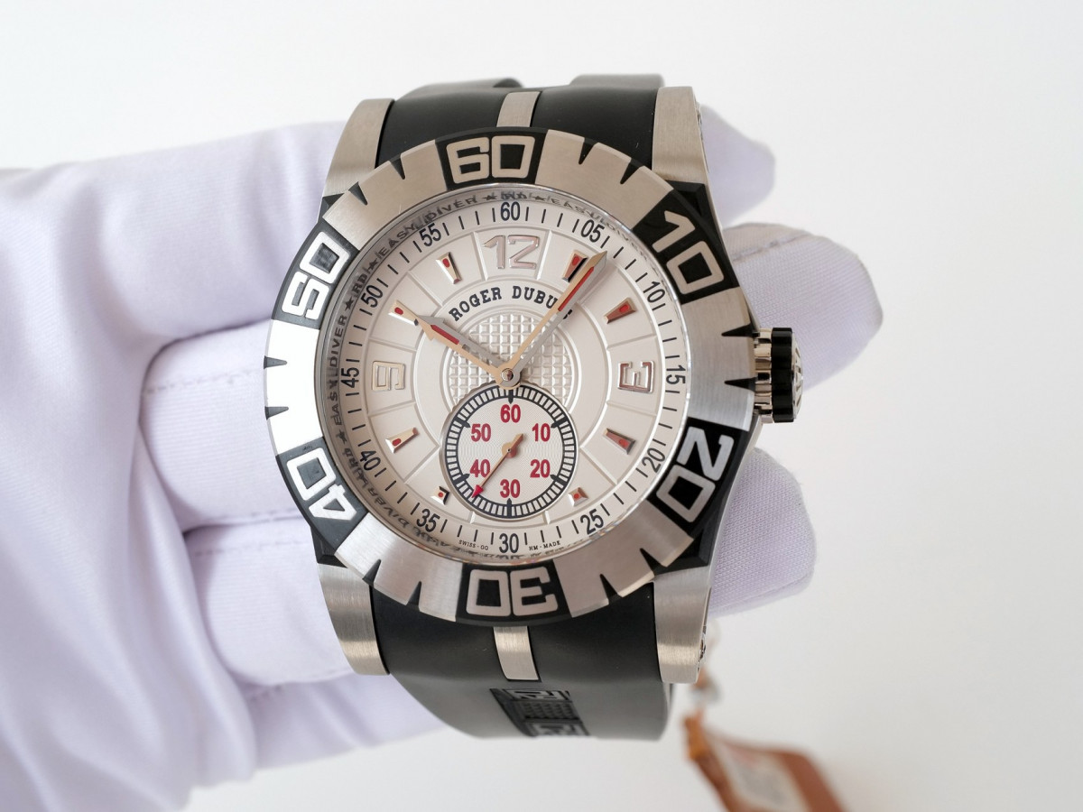 Swiss watch Roger Dubuis Easy Diver Limited Edition