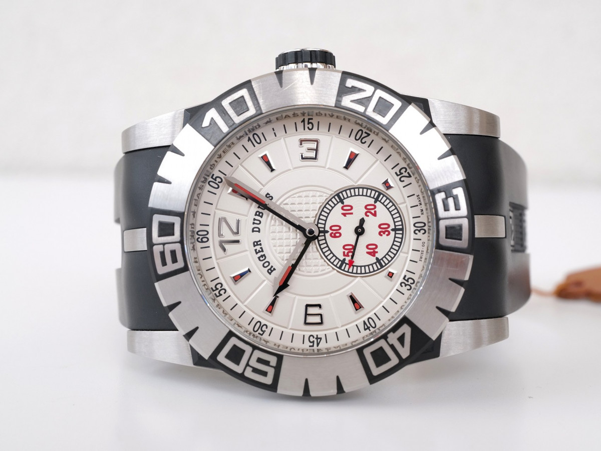 Swiss watch Roger Dubuis Easy Diver Limited Edition