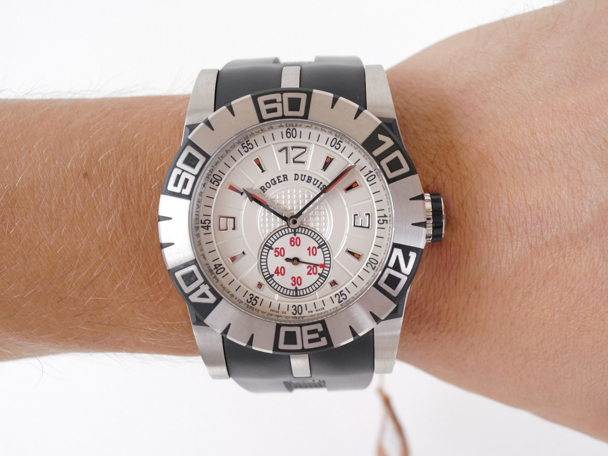 Swiss watch Roger Dubuis Easy Diver Limited Edition