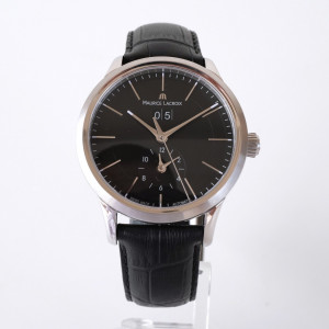 Швейцарський годинник Les Classiques Grande Date GMT