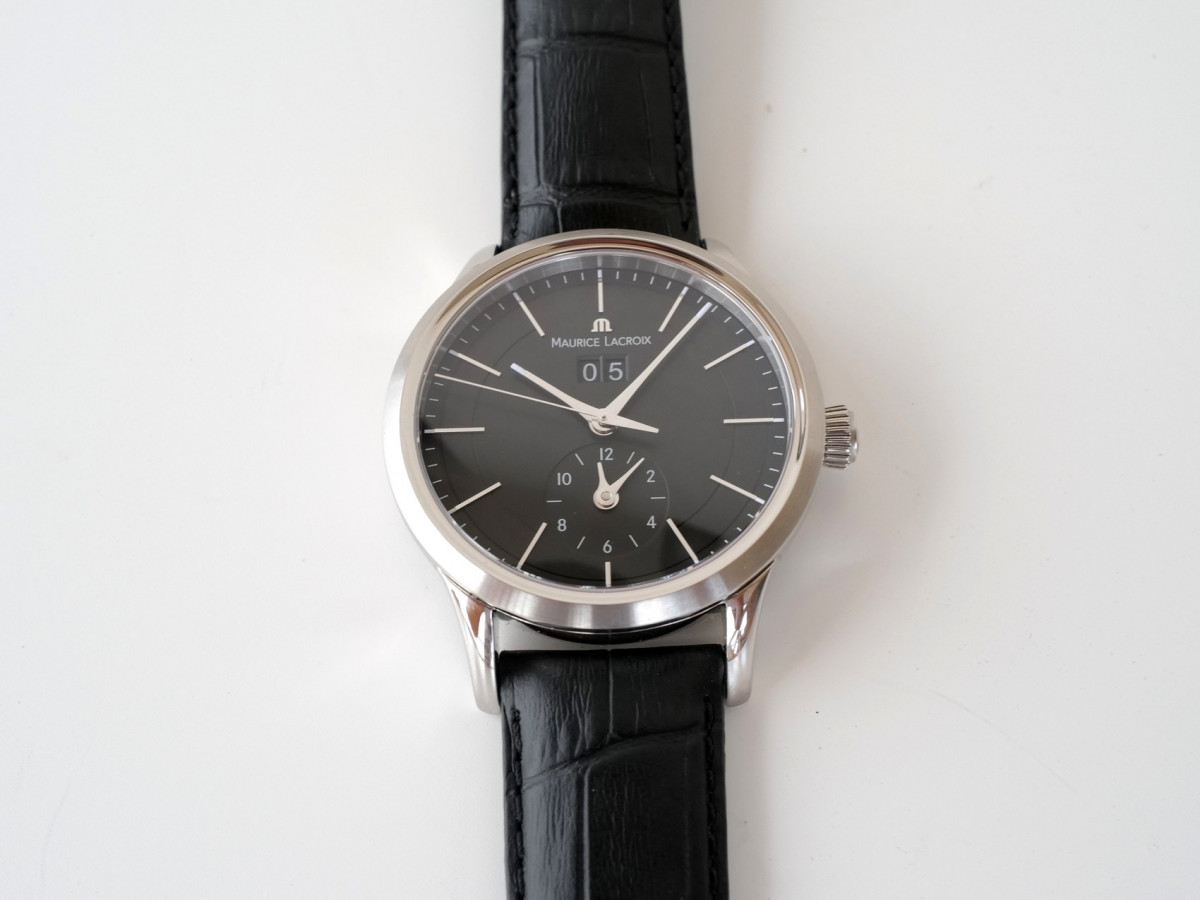 Швейцарський годинник Les Classiques Grande Date GMT