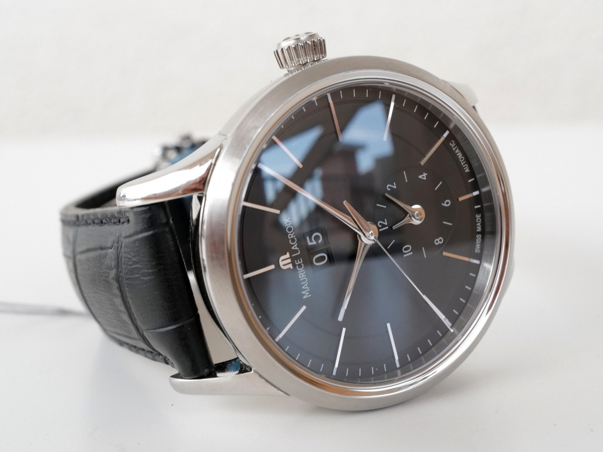 Швейцарський годинник Les Classiques Grande Date GMT