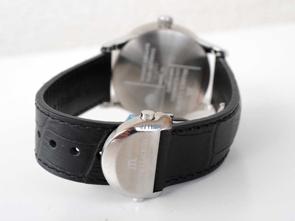 Швейцарський годинник Les Classiques Grande Date GMT