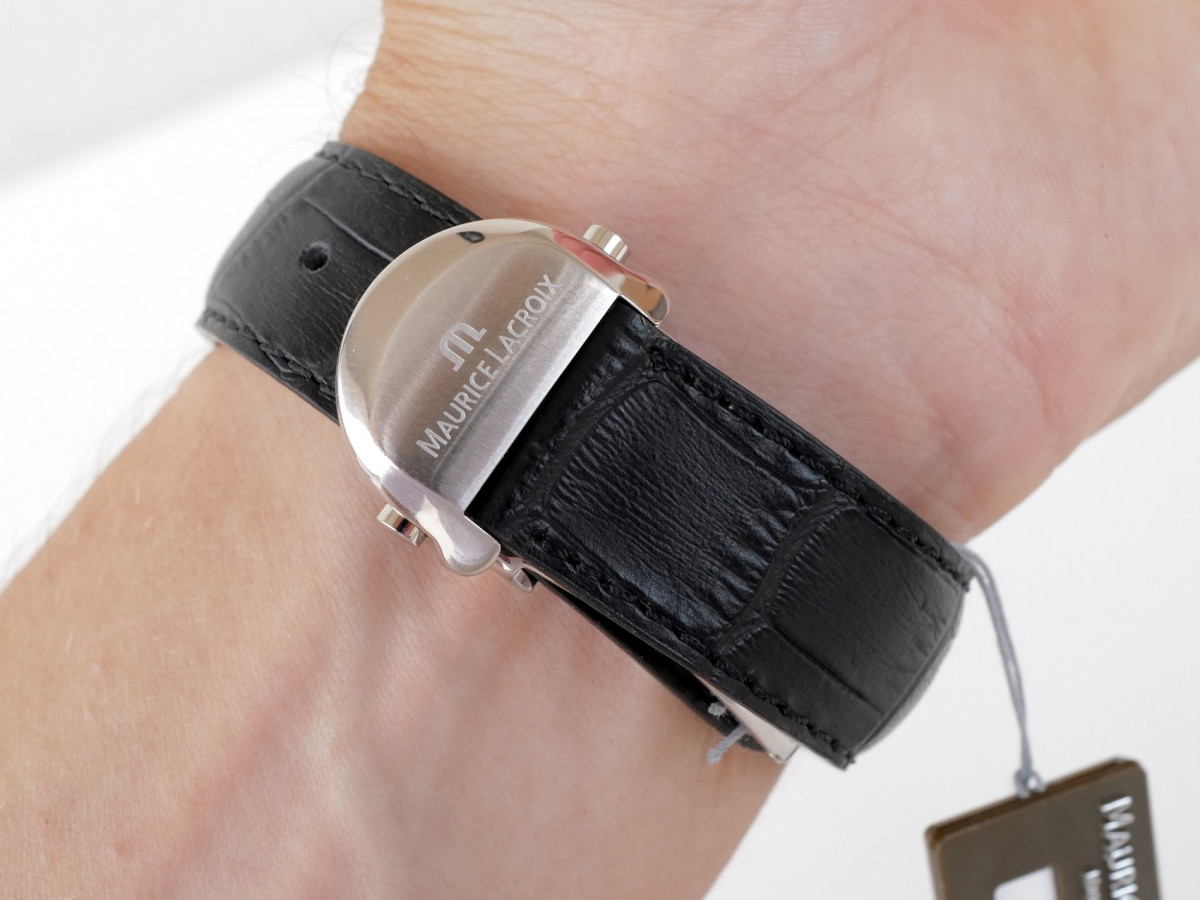 Швейцарський годинник Les Classiques Grande Date GMT