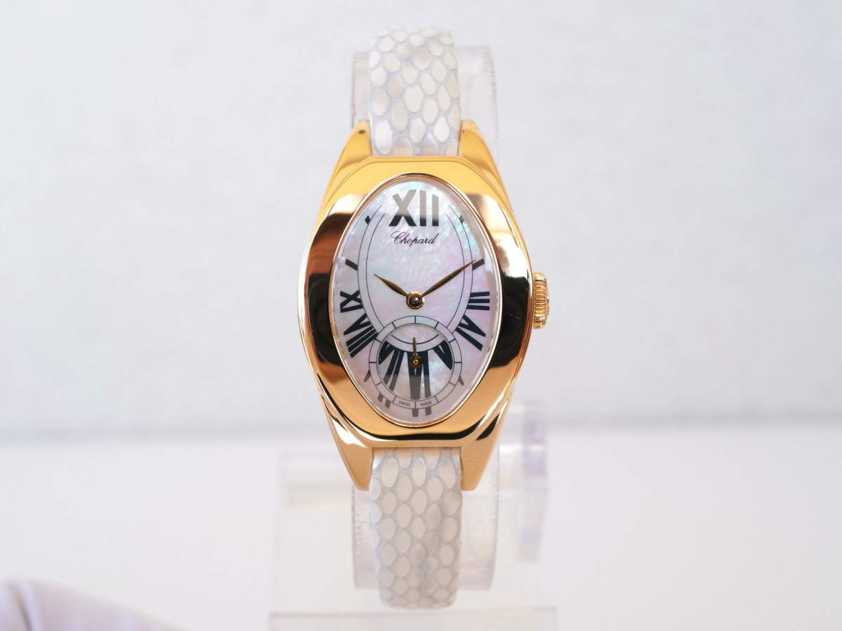 Швейцарские часы Chopard Classique Ovale 18K Yellow Gold MOP Dial